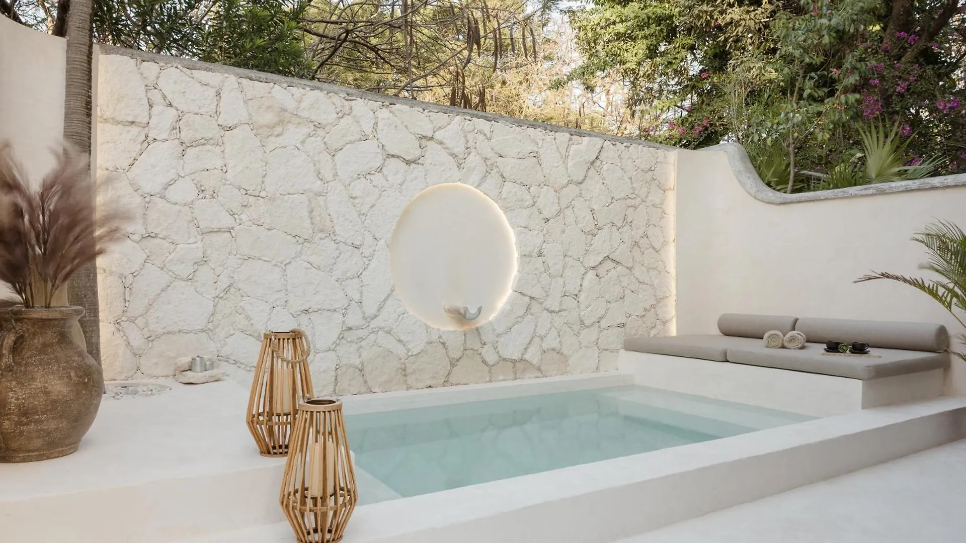 Aesthetic Design Suite Aqua With Pool Cancun